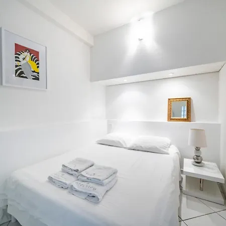 Apartment 2-3 Bedroom Ideally Located Cannes
