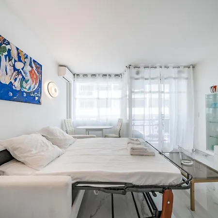 2-3 Bedroom Ideally Located Apartment