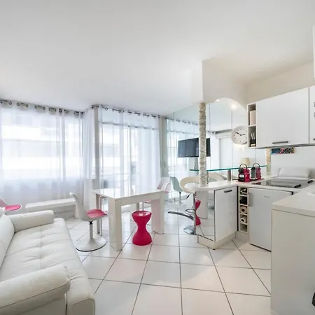 2-3 Bedroom Ideally Located *