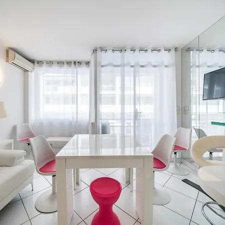 2-3 Bedroom Ideally Located Apartment Cannes